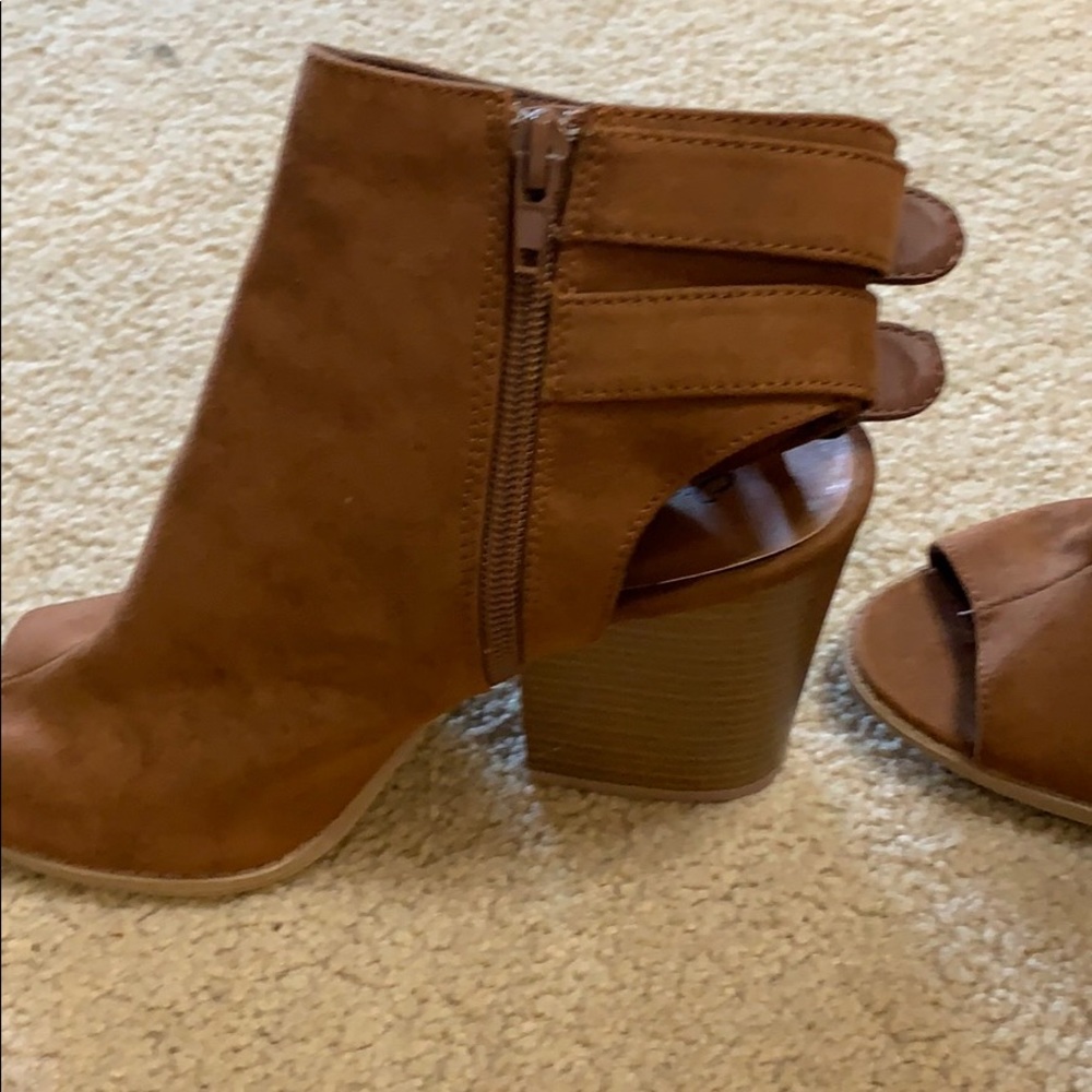 Brown booties - Picture 3 of 3